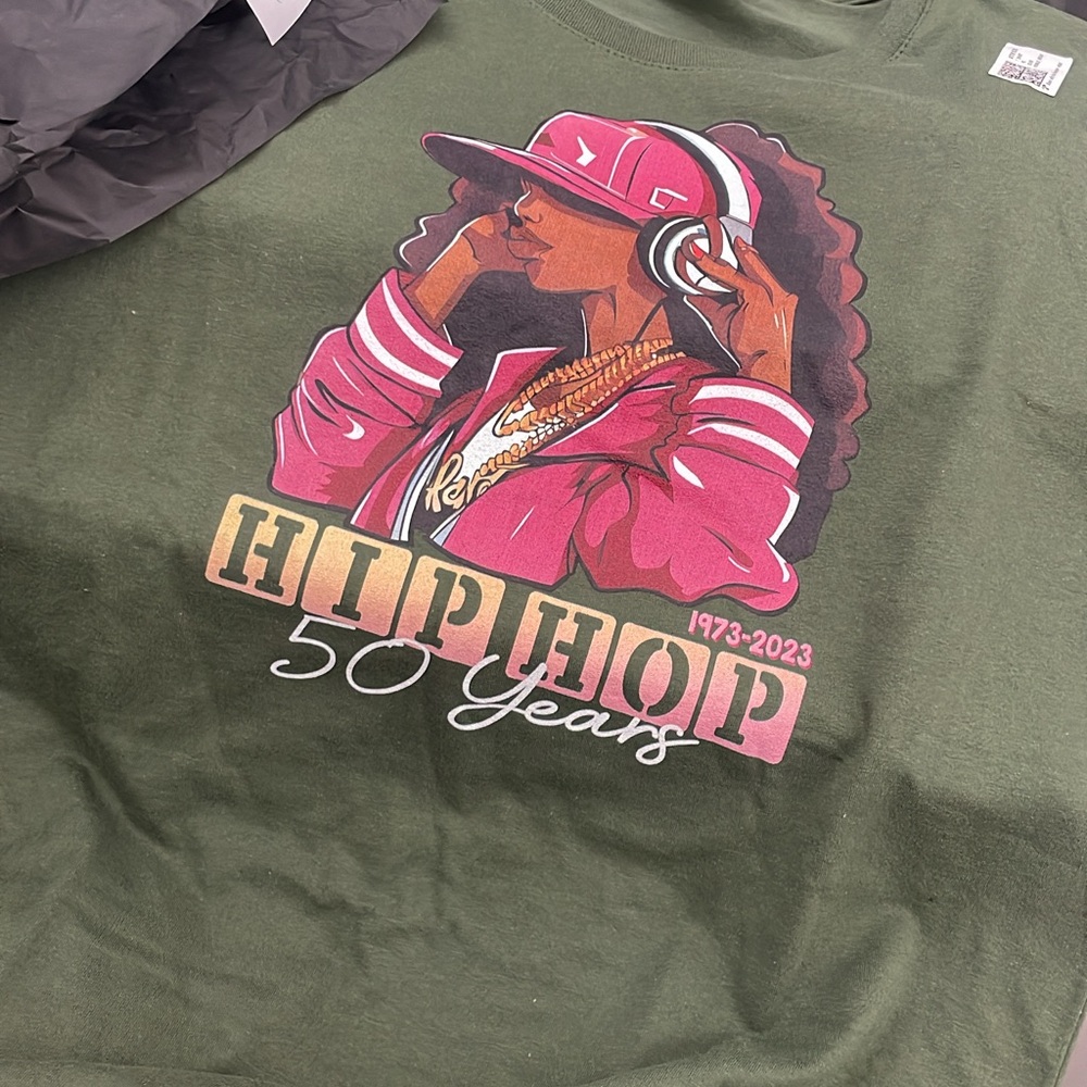 Green Short Sleeve T-Shirt with Vibrant Graphic Design
